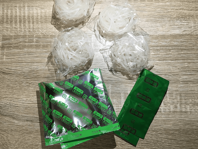 Phở gà và mì rau mùi Made in Japan