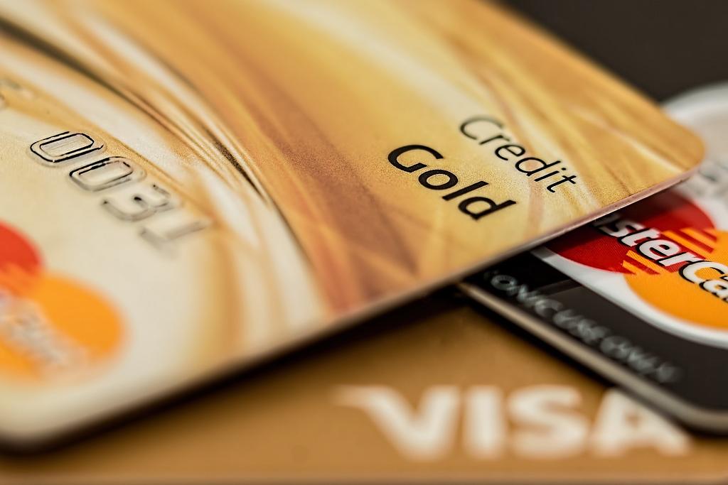 Credit Cards vs. Card Loans: Which Should You Choose?