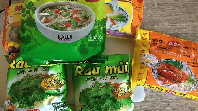 Phở gà và mì rau mùi 'Made in Japan'