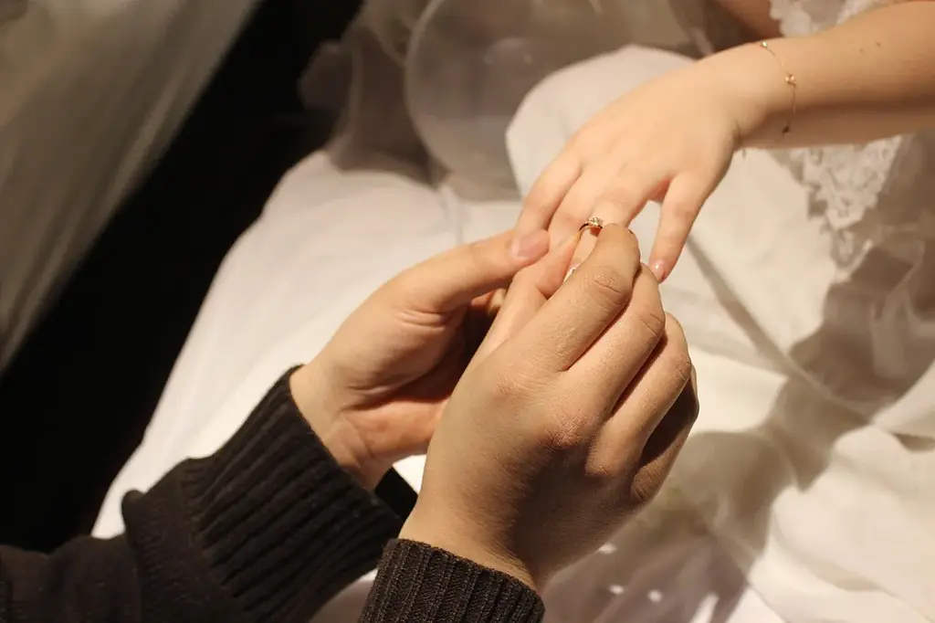 article-files/278/2025-08-06-22-43-06-375c.webp Vorbereitung von Hochzeitsumschlägen in Japan nach kultureller Etikette