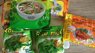 Phở gà và mì rau mùi 'Made in Japan'